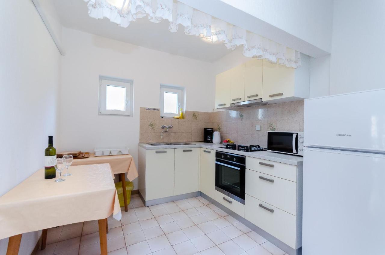 Apartments Luce ロパール エクステリア 写真